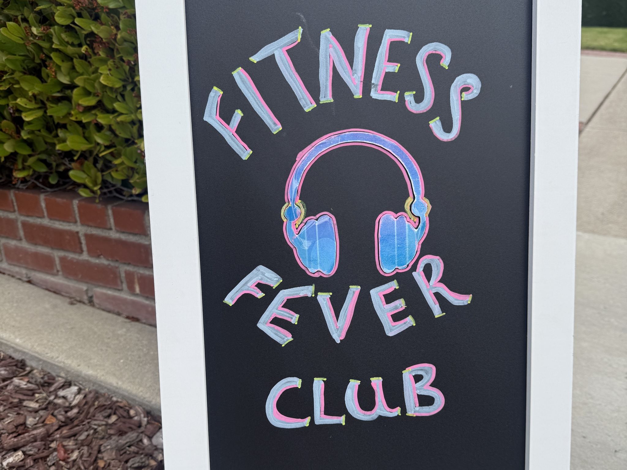 sign fitness fever club